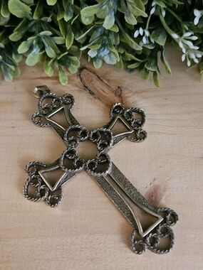 Rare Sarah Coventry Victorian Cross Limited Edition 1973